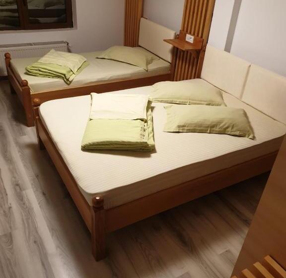 اتاق استاندارد سه نفره, Motel Mesterul Manole