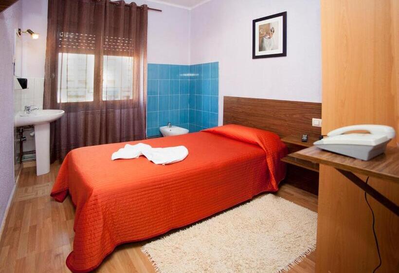 חדר סטנדרד יחיד חדר אמבטיה משותף, Hostal Goias