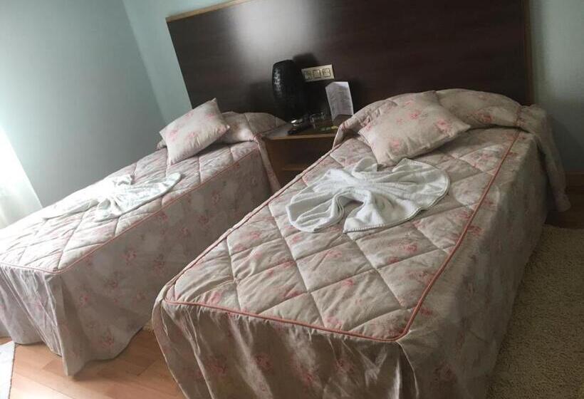 バス共有のスタンダードルーム, Hostal Goias