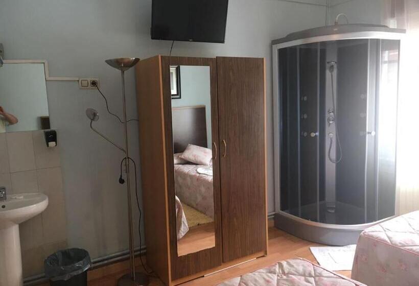 バス共有のスタンダードルーム, Hostal Goias