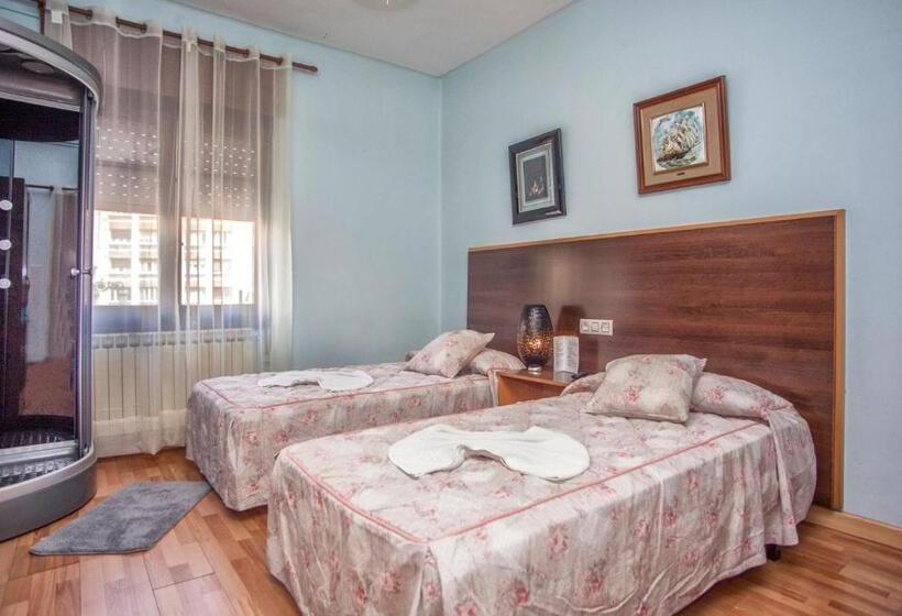 バス共有のスタンダードルーム, Hostal Goias