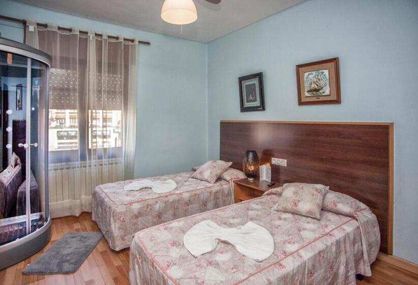 חדר סטנדרט חדר אמבטיה משותף, Hostal Goias