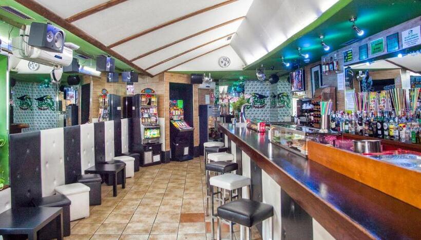 バス共有のスタンダードルーム, Hostal Goias