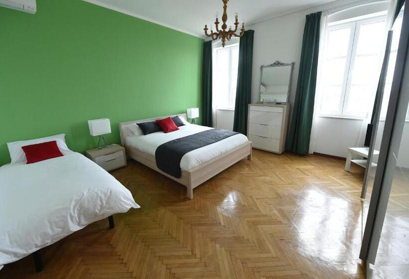 اتاق سهنفرۀ استاندارد با سرویس بهداشتی بیرون از اتاق, B&b Al Giardino Leonor