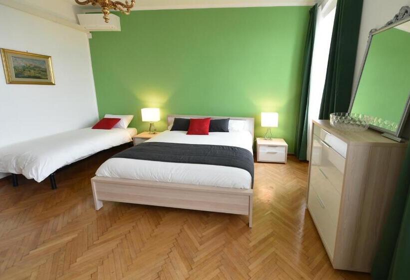 اتاق سه‌نفرۀ استاندارد با سرویس بهداشتی بیرون از اتاق, B&b Al Giardino Leonor