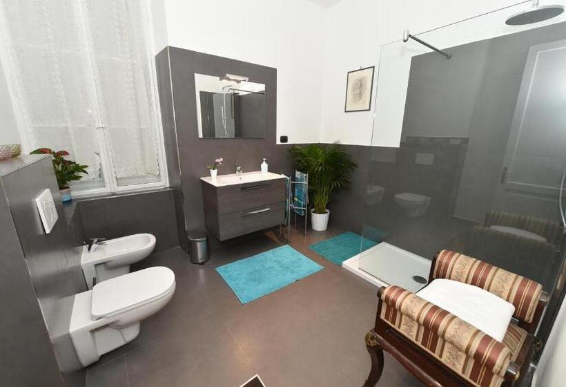 اتاق سهنفرۀ استاندارد با سرویس بهداشتی بیرون از اتاق, B&b Al Giardino Leonor