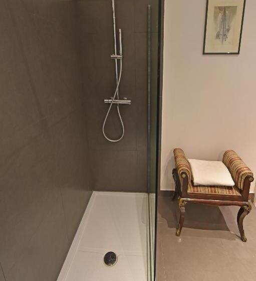 اتاق سهنفرۀ استاندارد با سرویس بهداشتی بیرون از اتاق, B&b Al Giardino Leonor