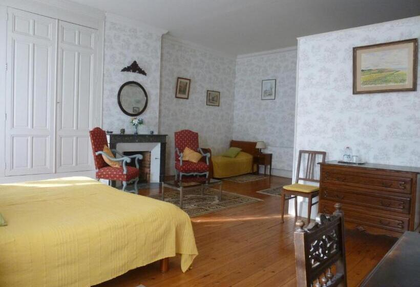 Трехместный Номер Deluxe, Clos Muneau