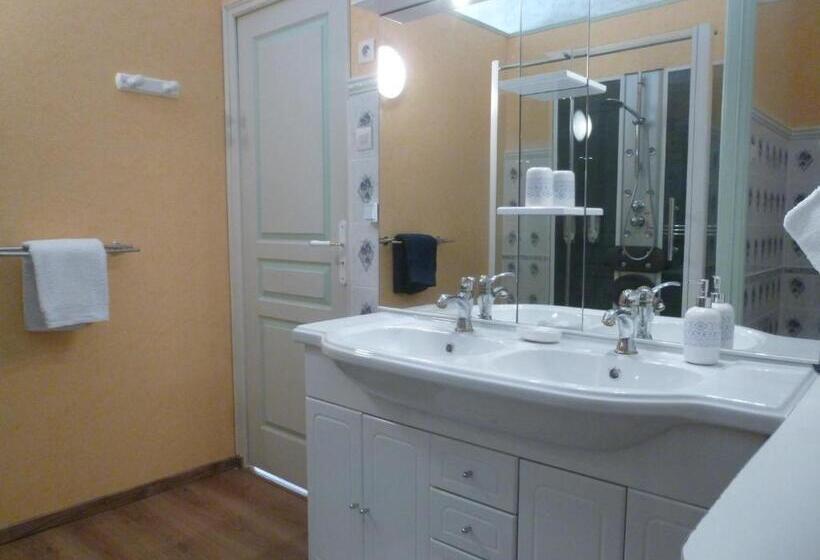 Трехместный Номер Deluxe, Clos Muneau