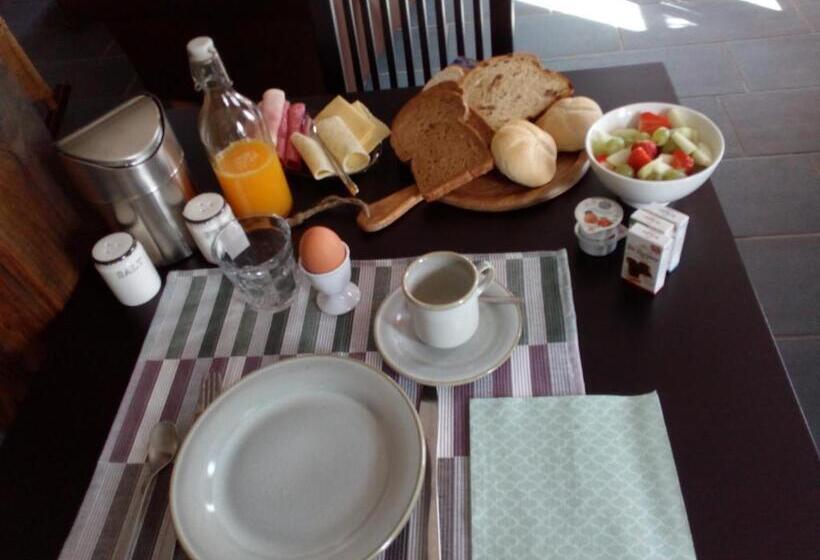 带共用浴室的标准房间, Langs De Maas