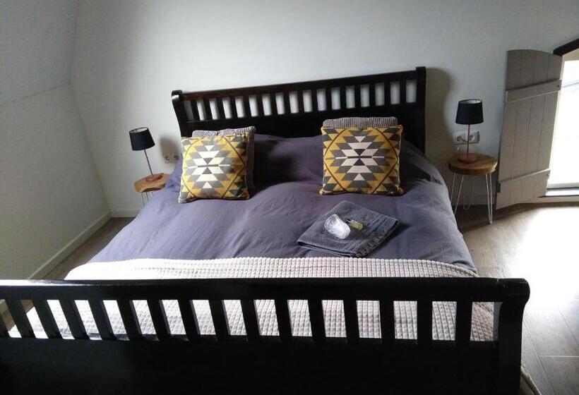 带共用浴室的标准房间, Langs De Maas