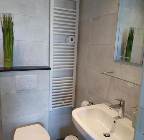 标准间, Langs De Maas