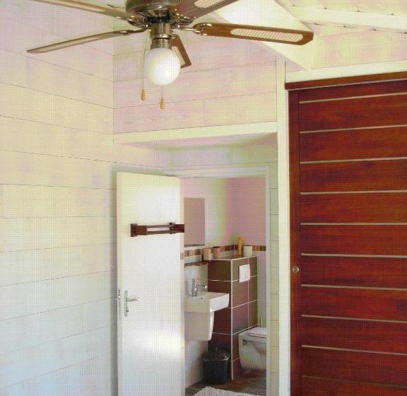 اتاق استاندارد با چشم‌انداز استخر, Villa Coloniale