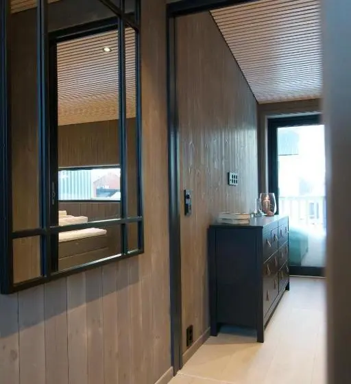 スタンダードスタジオ, Lofoten Apartments