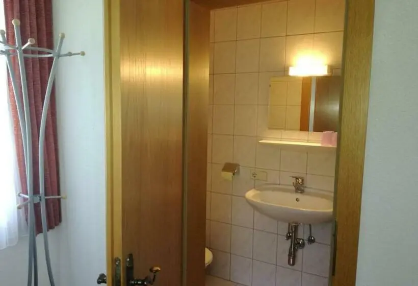 Standard Kolmen Hengen Huone Puutarhanäkymä, Lasserhof