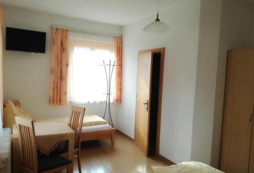 חדר סטנדרט לשלושה עם נוף לגינה, Lasserhof