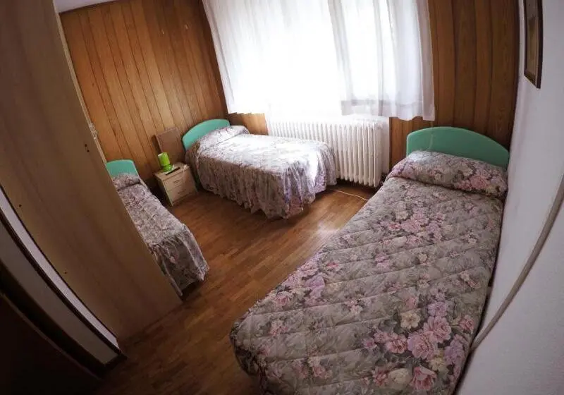 Standard Kolmen Hengen Huone, Le Due Magnolie