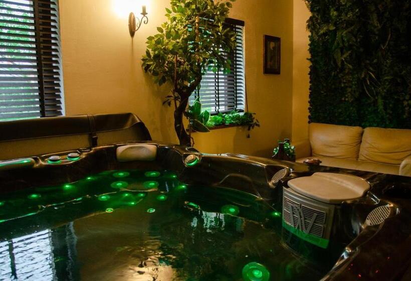 بانگلوی لوکس, Park Apartments