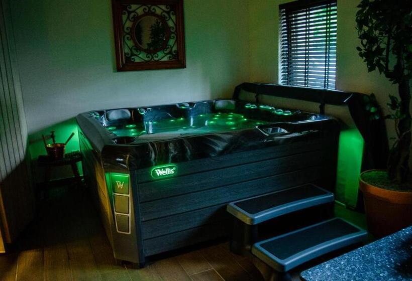 بانگلوی لوکس, Park Apartments