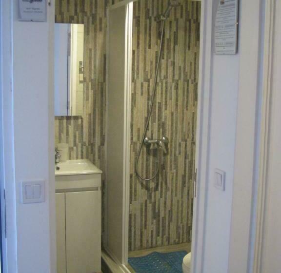 ファミリーステューディオ, Galega Guest House