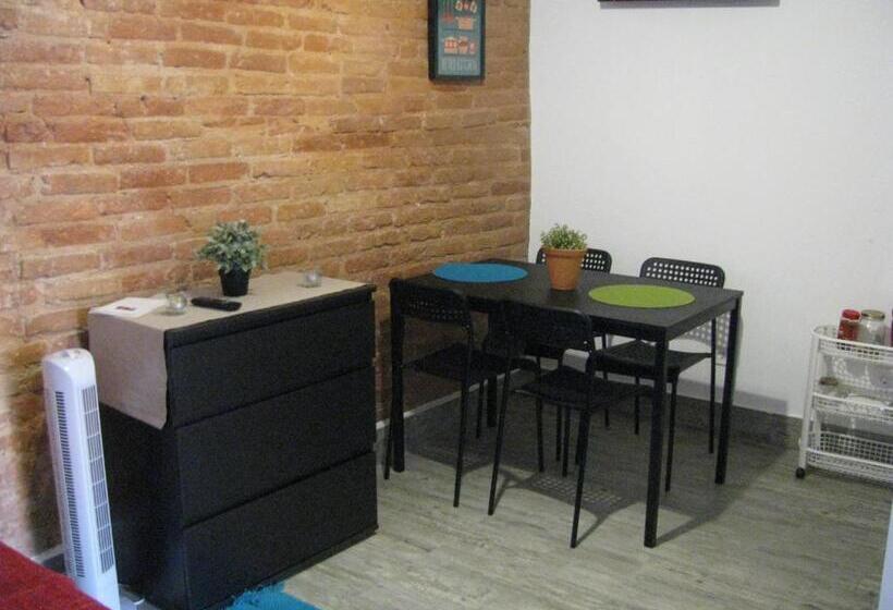 ファミリーステューディオ, Galega Guest House