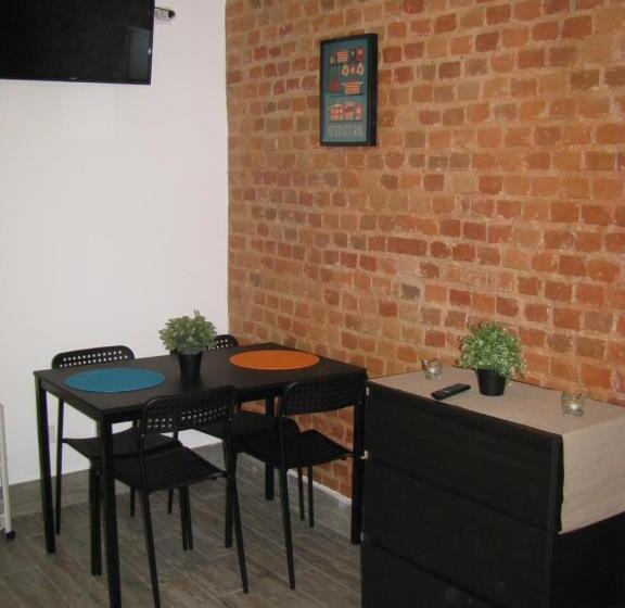 ファミリーステューディオ, Galega Guest House