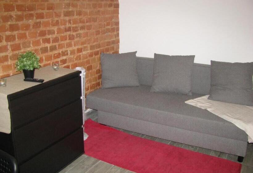 ファミリーステューディオ, Galega Guest House