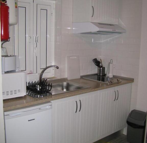 ファミリーステューディオ, Galega Guest House