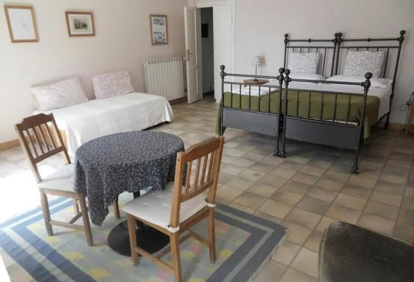 Standard Room Shared Bathroom, Tornoallariva B&b