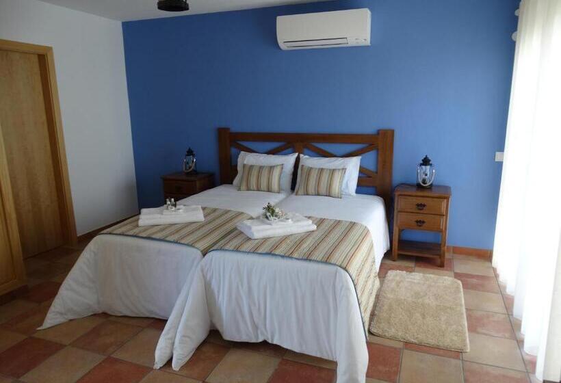 غرفة قياسية, Falésias Da Arrifana