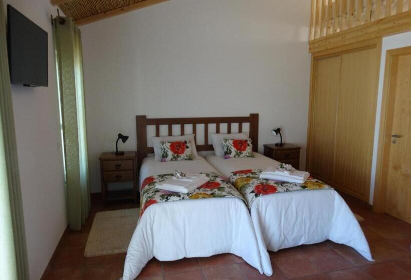 غرفة قياسية رباعية, Falésias Da Arrifana