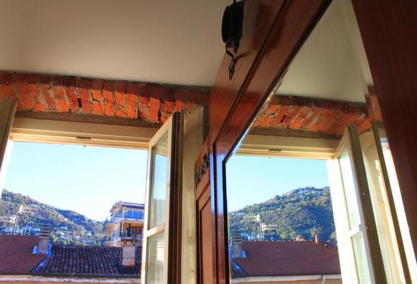 اتاق استاندارد سه نفره, Le Dame Della Cortesella B&b