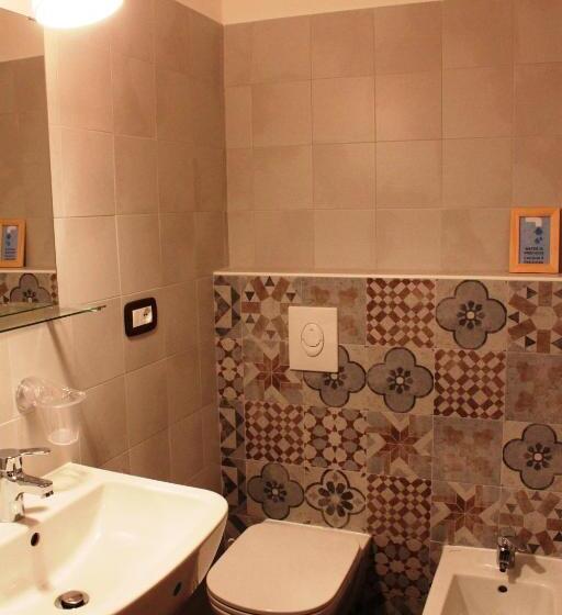 اتاق استاندارد سه نفره, Le Dame Della Cortesella B&b