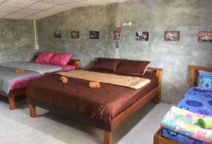 غرفة عائلية, Khao Kho Copter Hill