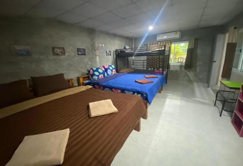 غرفة عائلية, Khao Kho Copter Hill