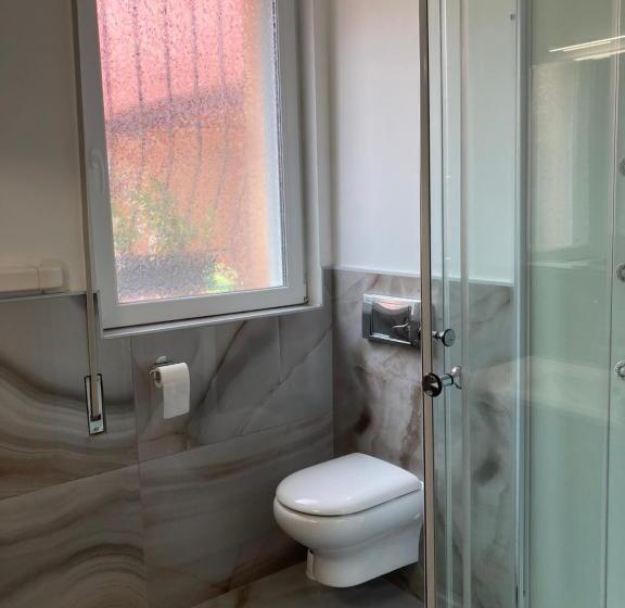 חדר סטנדרט לשלושה, Da Mattia