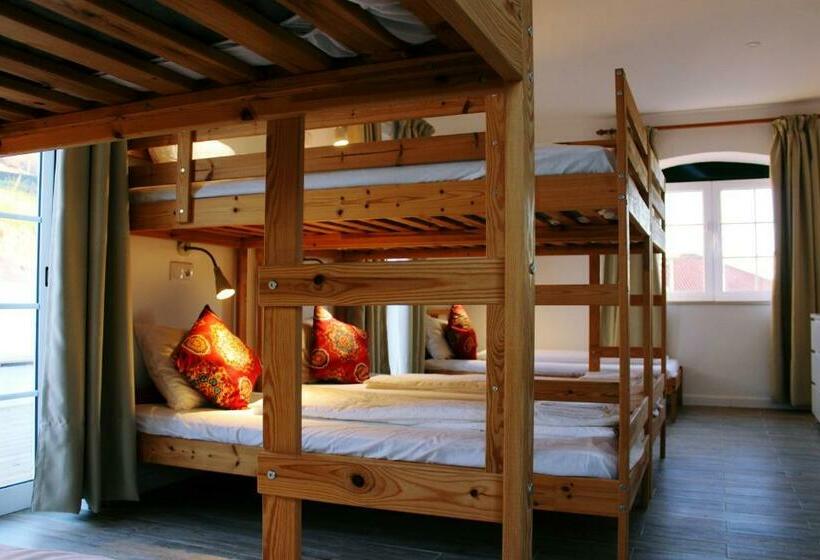 ルームシェアのワンベッド, Sunshine Hostel