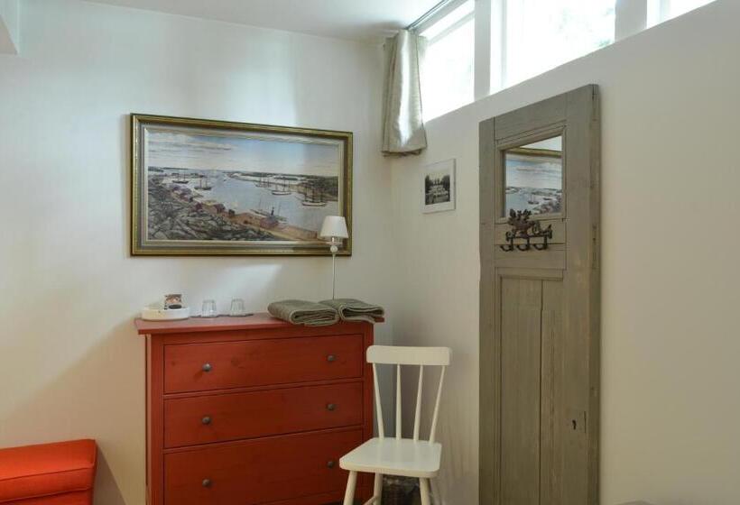 غرفة قياسية حمام مشترك, Aamuranta