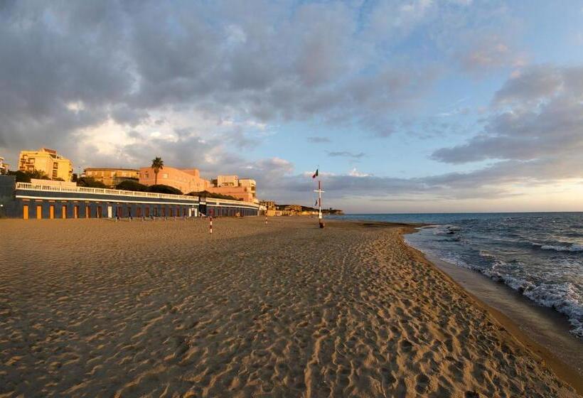 سوئیت با بالکن, Vacationers Refuge