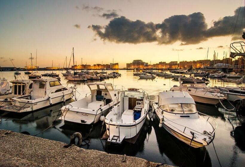 سوئیت با بالکن, Vacationers Refuge