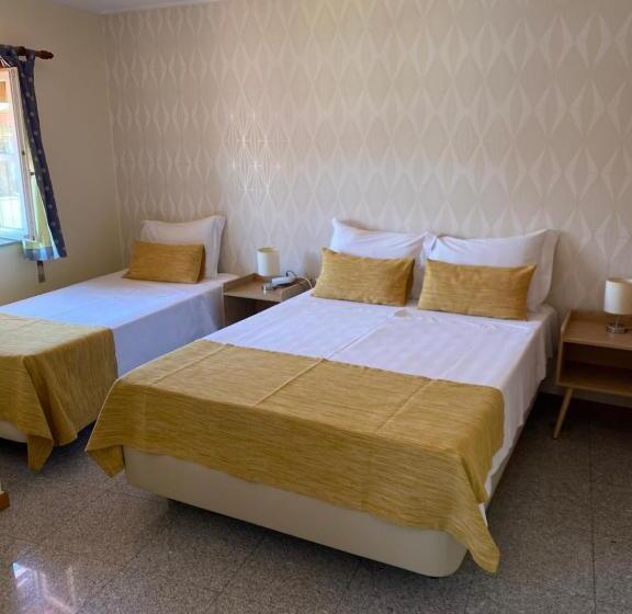 اتاق استاندارد سه نفره, Enjoy Viana Guest House