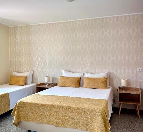 اتاق استاندارد سه نفره, Enjoy Viana Guest House