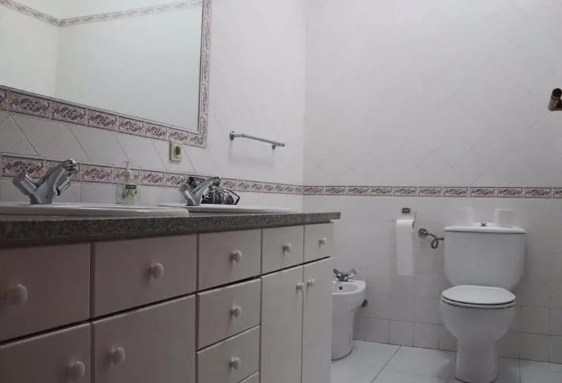 سوییت خانوادگی, Enjoy Viana Guest House