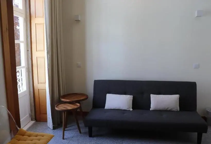 اتاق استاندارد سه تخته با بالکن, Enjoy Viana Guest House