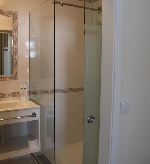 اتاق استاندارد سه تخته با بالکن, Enjoy Viana Guest House