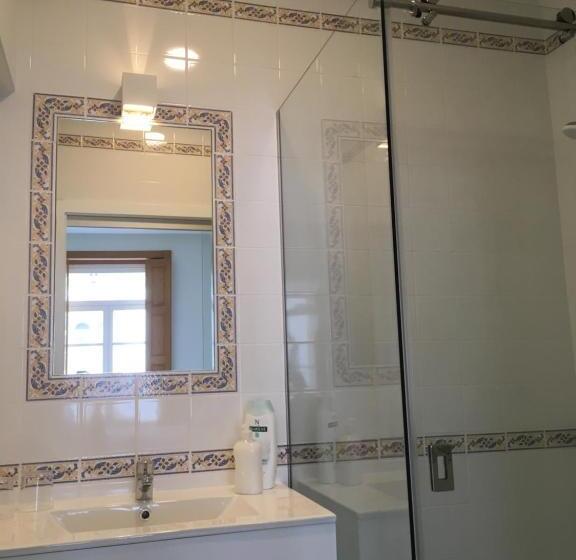 اتاق استاندارد سه تخته با بالکن, Enjoy Viana Guest House