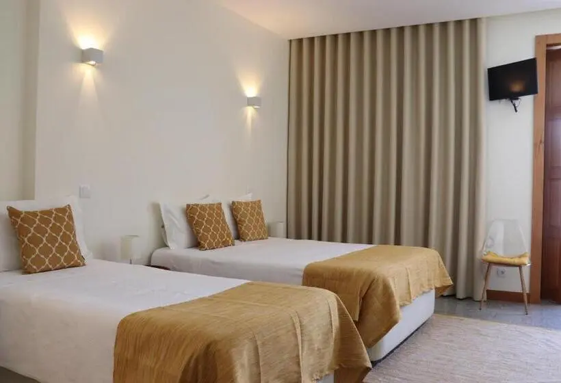 اتاق استاندارد سه تخته با بالکن, Enjoy Viana Guest House