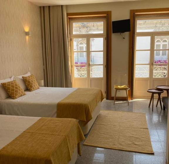 اتاق استاندارد سه تخته با بالکن, Enjoy Viana Guest House