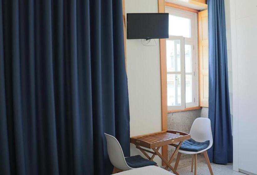 اتاق لوکس سه تخته, Enjoy Viana Guest House