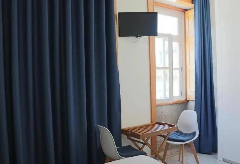 اتاق لوکس سه تخته, Enjoy Viana Guest House